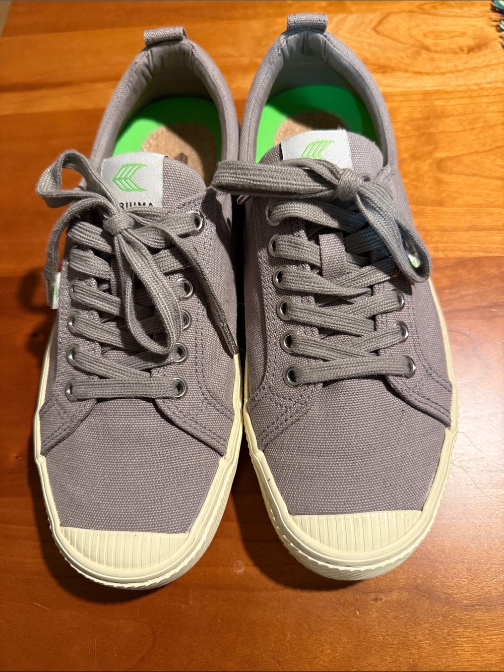 Cariuma OCA Low Mystic Grey sneakers women’s size 9.5
